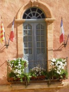 france-flagsinwindow